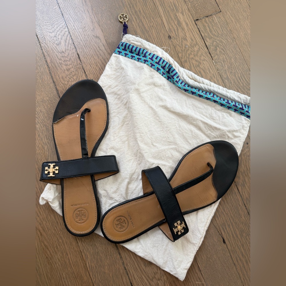 Tory Burch black flat thong sandal size 9.5